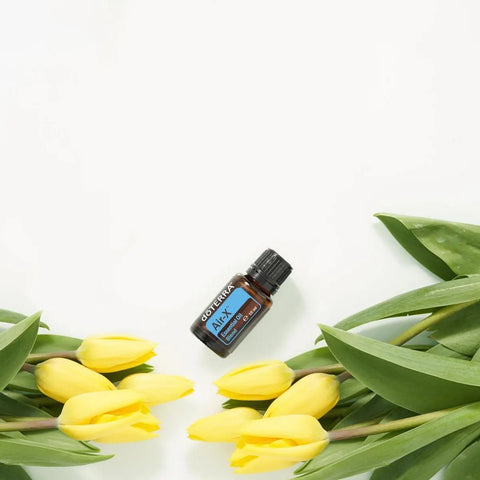 dōTERRA Air X Mischung 15ml – Flasche mit gelben Tulpen auf weißem Hintergrund | doTERRA