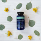 dōTERRA Phytoestrogen Nahrungsergänzung Frau mit Blättern und Eukalyptus für Wohlbefinden | doTERRA