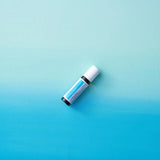 dōTERRA Rescuer Roll-on 10ml – Flasche vor blauem Hintergrund für Wohlbefinden | doTERRA