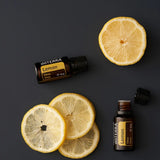dōTERRA Ätherisches Zitronenöl auf dunklem Hintergrund für Wohlbefinden | doTERRA