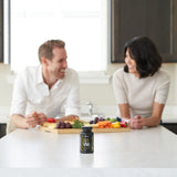 dōTERRA Microplex VMz Nahrungsergänzung – Paar in der Küche mit Früchten und Gemüse | doTERRA