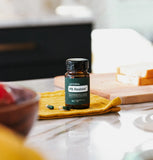 dōTERRA PB Restore – Küche mit Mostarda-Stoff und Schneidebrett, Lifestyle | doTERRA