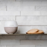 dōTERRA Petal 2 Diffuser auf Regal mit Marmor Lavendel Orange Fliesen | dōTERRA Diffuser