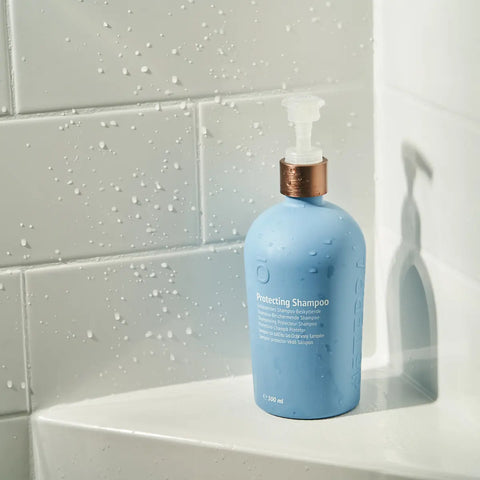 dōTERRA Schutz-Shampoo 500ml weiße Flasche auf Theke | dōTERRA Haarpflege Shampoo