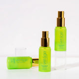 dōTERRA Verage Immortelle Feuchtigkeitsserum Flasche auf hellem Marmorhintergrund | doTERRA